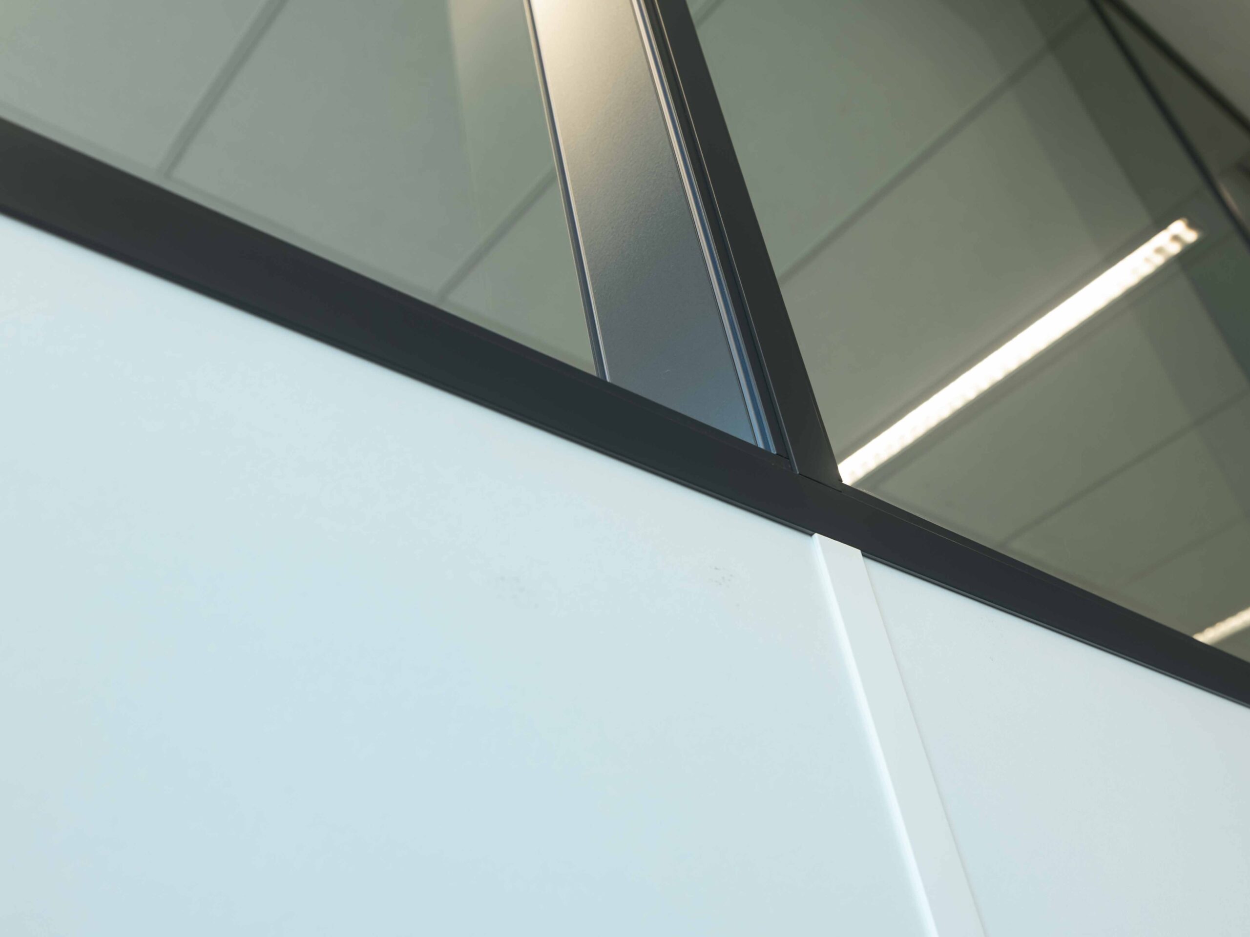 Intermontage Agrico Emmeloord halfhoge systeemwand close-up