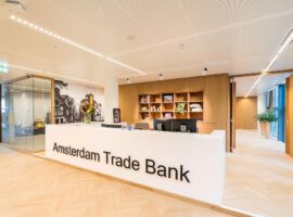 Amsterdam Trade AT Bank WTC Zuidas Intermontage Woodframe glazen wanden