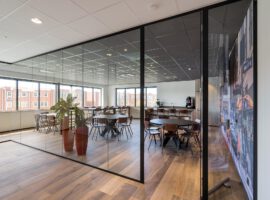 Rijnsburg Kantoor Glaswanden Plafond Systeemwanden Akoestiek Geluidsisolatie Intermontage